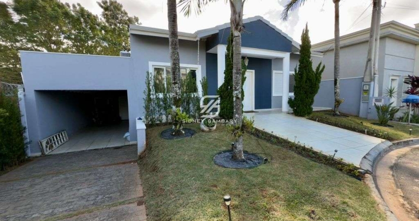 Casa com 3 suítes amplas e quintal com gramado no condomínio Belvedere