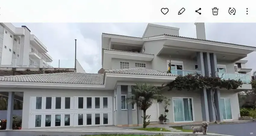 Sobrado com 3 quartos  à venda, 350.00 m2 por R$3410000.00  - Centro - Pato Branco/PR