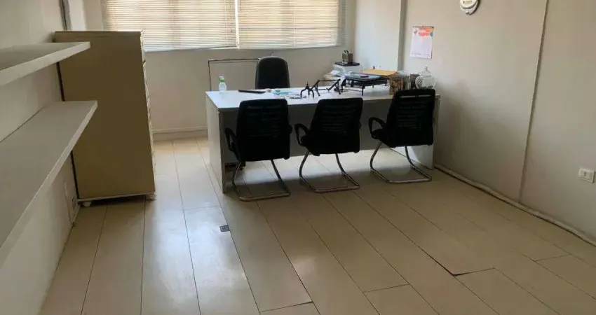 Sala com copa e WC