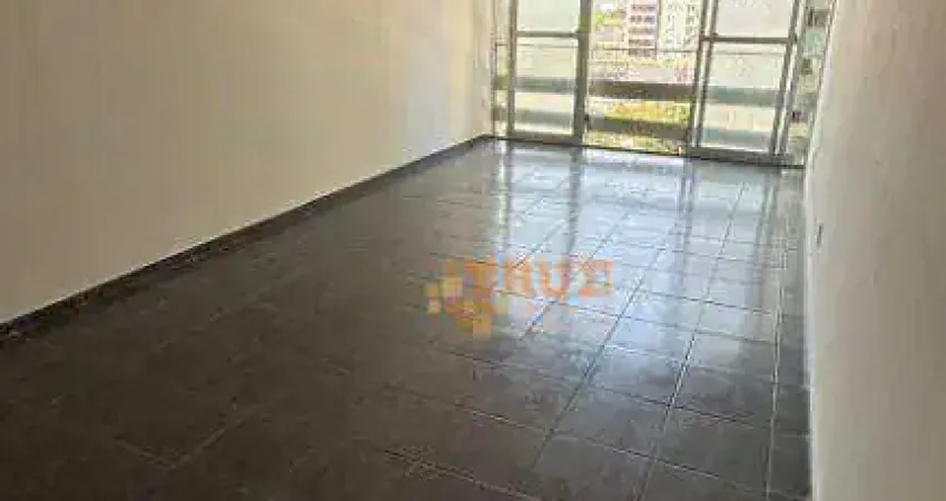 3 quartos, 1 suíte, dependêcia completa, 96m2, quadra do mar.