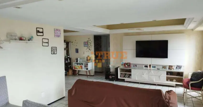 Excelente apartamento, bastante amplo com vista definida e área de lazer completa.