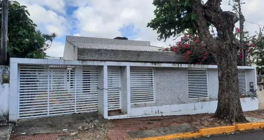 Casa com 4 quartos à venda em Casa Amarela - 800.000