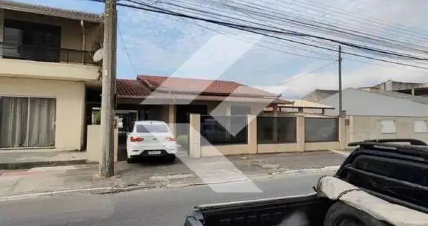 Casa com 3 dormitórios, sendo uma suíte (cordeiros/itajaí)