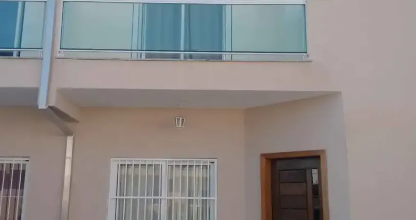 Sobrado à venda a 200 metros da praia do porto novo, caraguatatuba/sp