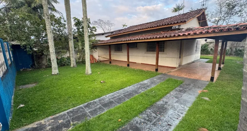 Linda casa no indaia em caraguatatuba sp de esquina em bairro residencial