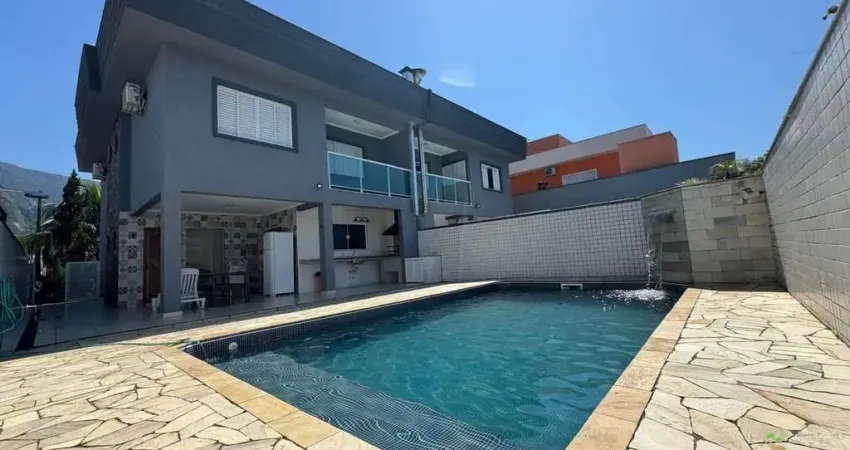 Espetacular Casa em Condomínio à Venda em Morada da Praia - Bertioga/SP: 4 Quartos, 2 Suítes, 2 Salas, 2 Banheiros, 2 Vagas de Garagem, 185m² de Área!