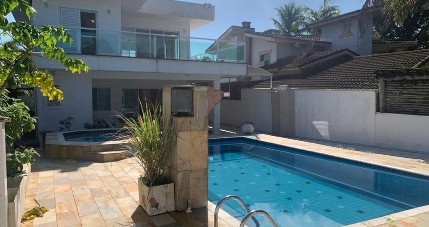 Sobrado de Luxo à Venda em Morada da Praia, Bertioga/SP - 4 Quartos, 4 Suítes, Piscina e Área Gourmet - Imperdível!
