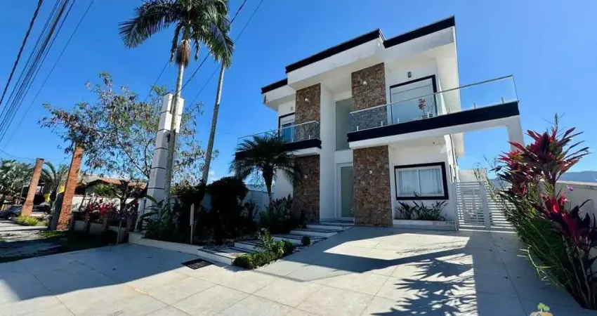 Luxuosa Casa de Alto Padrão à Venda em Morada da Praia - Bertioga/SP:  6 Suítes, 3 Salas, 9 Banheiros - 465,62 m².