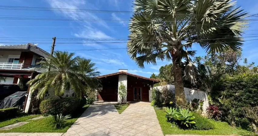 Casa à venda em condomínio Morada da Praia, Bertioga/SP - 4 quartos, piscina e área gourmet! Venha conhecer!