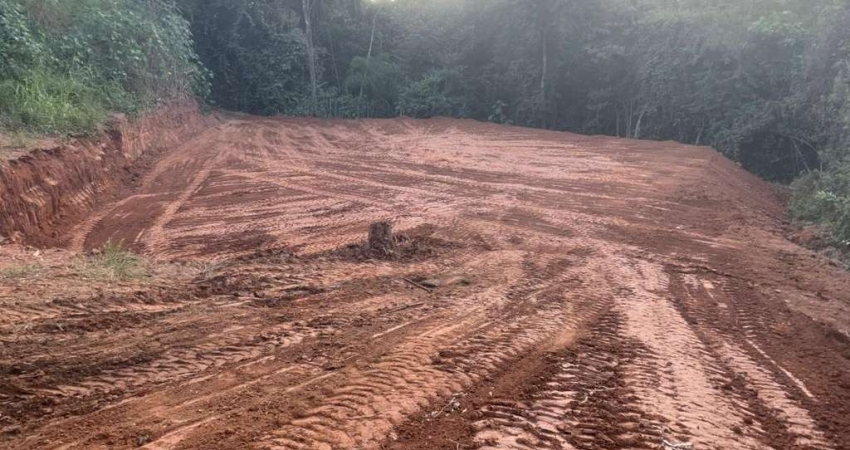 TERRENO COM LAGO EM COND. FECHADO