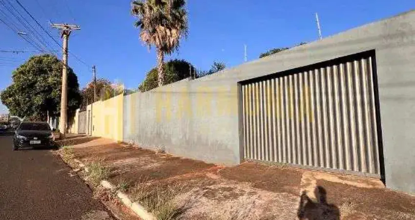 Otima Casa a Venda ou locacao na Vila Harmonia com mais de 2.000 m2 de terreno