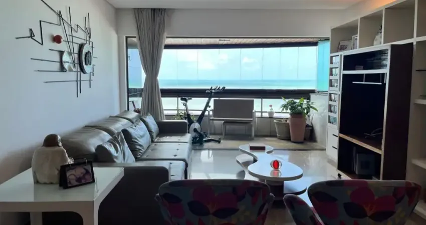 Excelente apartamento à beira mar em Boa Viagem.  3 suítes, 3 garagens,  andar alto.