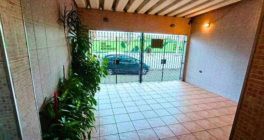 Casa a venda com 122 m²em perfeito estado com armários planejados Rio Pequeno SP
