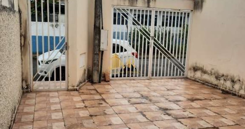 Vila Geny: Casa com 2 quartos, quintal, lavanderia e vaga – R$ 255 mil