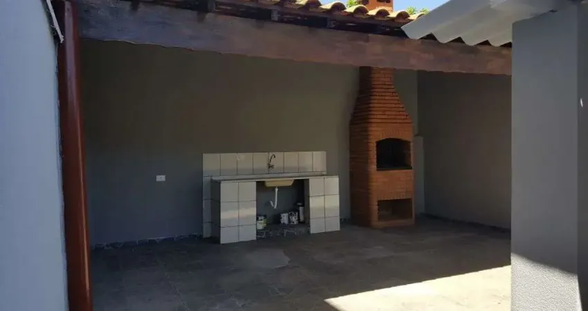 CASA COM TRÊS QUARTOS 200 METROS DE TERRENO - LOCALIZAÇÃO PREVILEGIADA EM AMERICANA