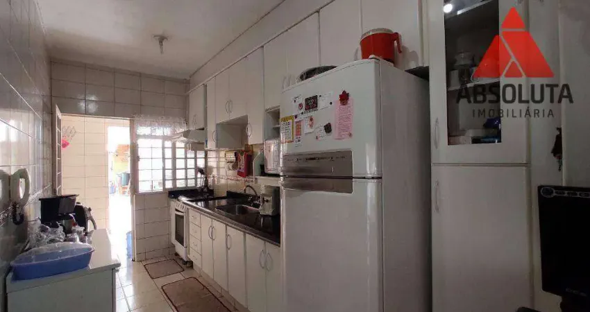 Casa com 03 dormitórios, 02 suítes