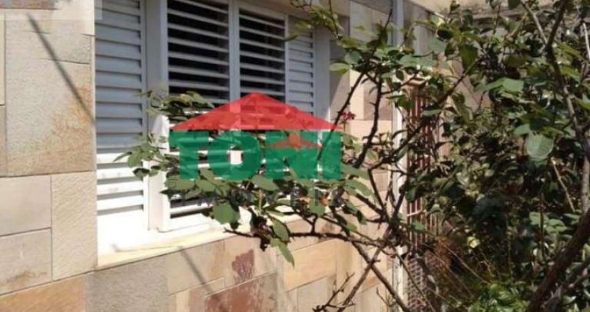 Imperdível oportunidade de adquirir casa com 4 quartos no Centro de Salto-SP!