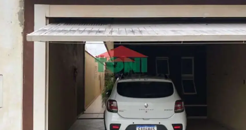 Imperdível casa à venda em Salto-SP, 3 quartos, 1 suíte, 2 banheiros, 2 vagas de garagem e 115,39m² de área.