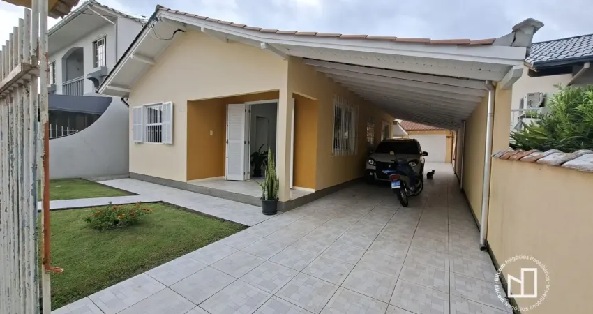 Casa com 2 quartos à venda na Rua José Favarim, 120, Monte Castelo, Tubarão