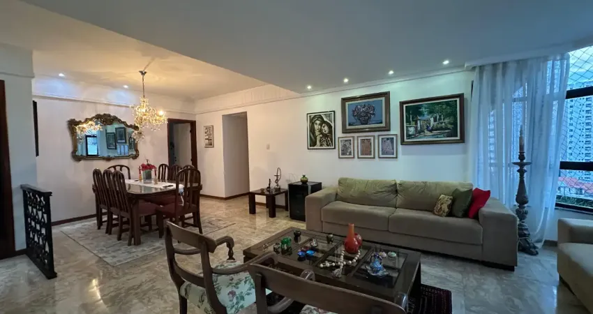 Apartamento com quatro quartos sendo três suítes para venda na pituba