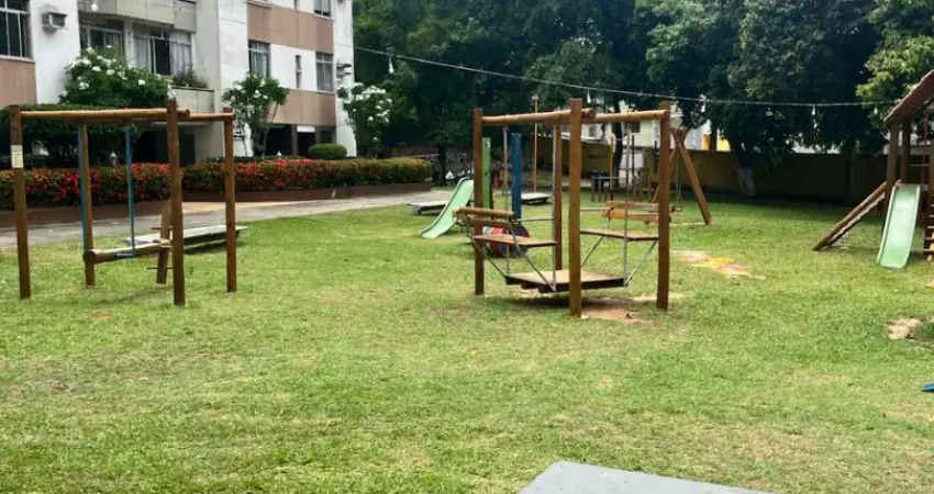 Apartamento Três Quartos sendo Uma Suíte para Venda no Imbuí