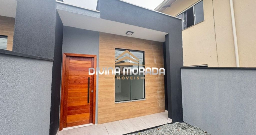 Geminado térreo com 2 dormitórios no bairro Aventureiro, 2 vagas de garagem, 6,60 metros de fundos, 4 metros de abertura