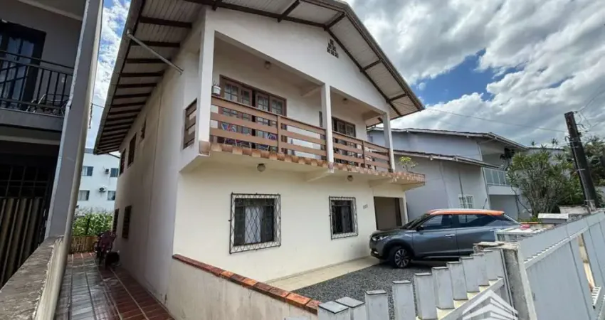 Casa para venda em joinville, boa vista, 6 dormitórios, 1 suíte, 2 banheiros, 4 vagas