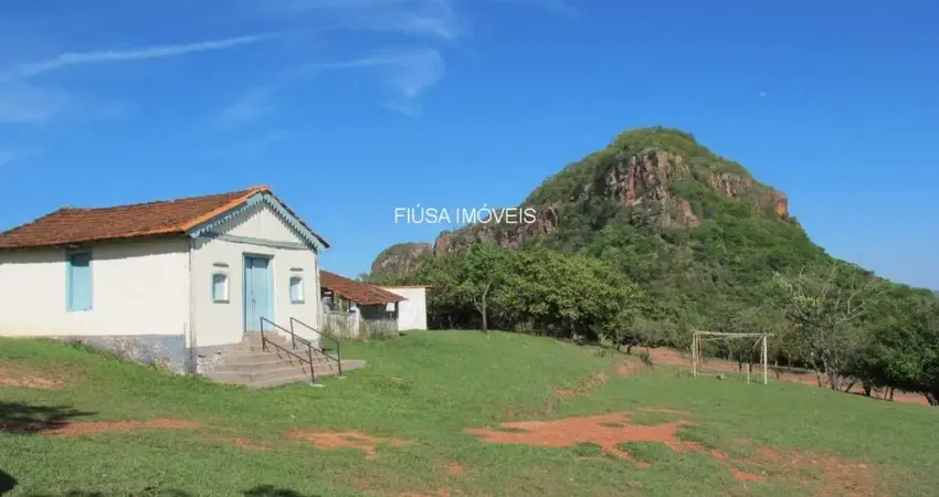 Chácara / sítio com 4 quartos à venda na R, Zona Rural, Claraval