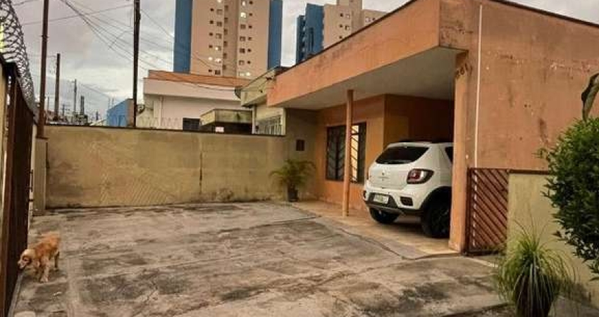 CASA COM 2 DORMITÓRIOS, COM TERRENO AMPLO NA RUA VARZEA PAULISTA VILA SANTANTA 2 EM JUNDIAÍ.