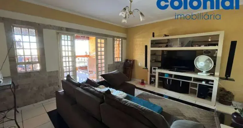 Linda casa à venda em Várzea Paulista-SP, Jardim Itália: 2 quartos, 1 suíte, 2 salas, 1 banheiro, 3 vagas, 234,88 m².