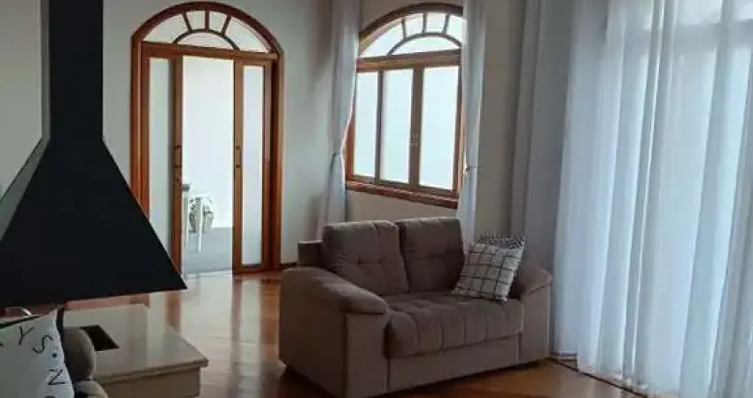 CASA AMPLA COM 3 QUARTOS/1 SUÍTE COM PISCINA NO JARDIM ESTÁDIO.