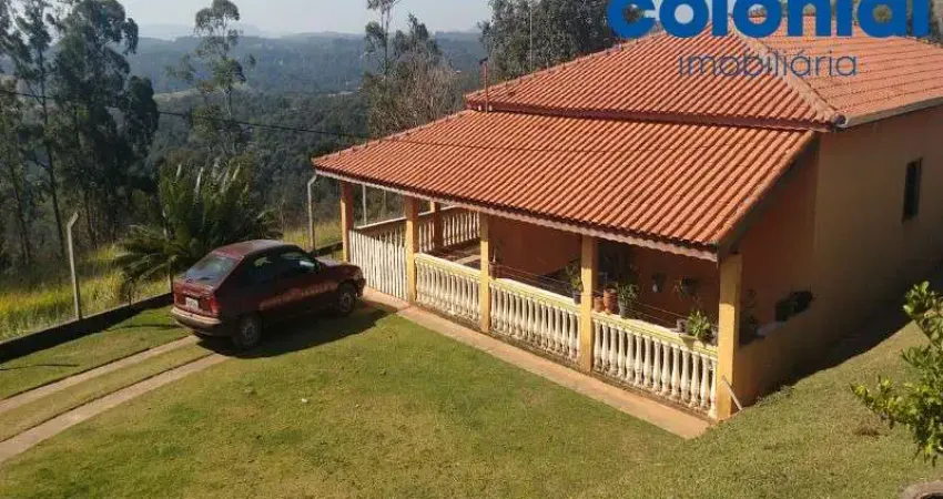 Chácara à venda em Campo Limpo Paulista-SP: 3 quartos, 1 suíte, 1 sala, 2 banheiros, 4 vagas de garagem, 220m² de área no bairro Pau Arcado.
