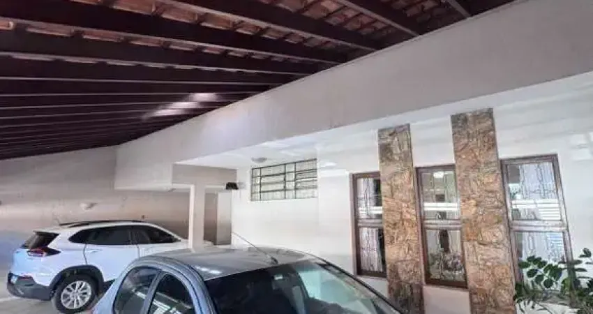 Casa à venda em Várzea Paulista-SP: 4 quartos, 3 banheiros, 4 vagas de garagem no Jardim Maria de Fátima - 234,82 m² de área.
