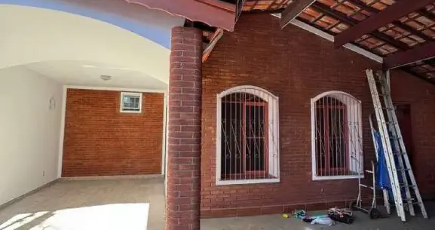 Aluguel de Casa com edícula e 3 vagas no bairro Colônia em Jundiaí-SP: Espaço e Conforto Aguardam Você!