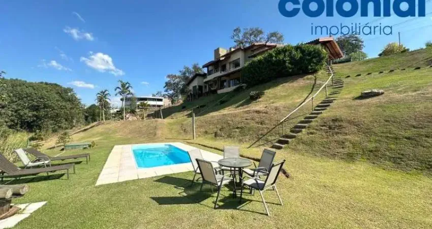 Locação de casa em condomínio fechado: 6 quartos/1 suíte master e piscina no parque da fazenda.