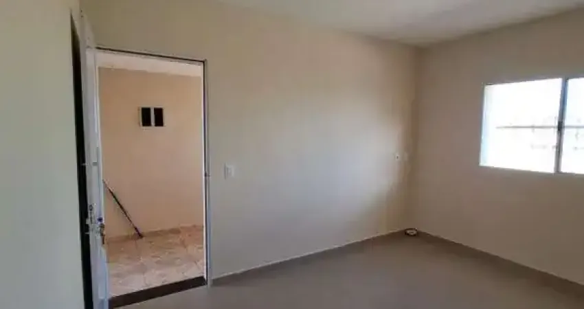 Locação: casa com 03 dormitórios e garagem no bairro tulipas.