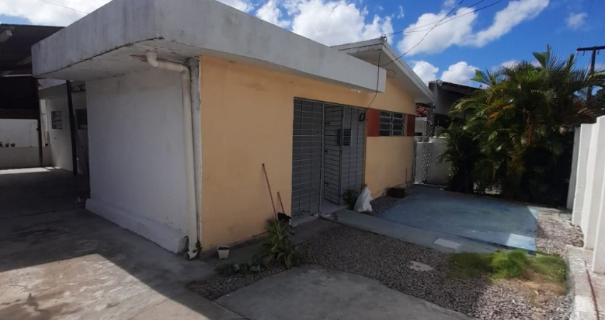 EXECELENTE CASA    COMERCIAL E RESIDENCIAL  NA MELHOR LOCALIZAÇÃO DOS IPÊS