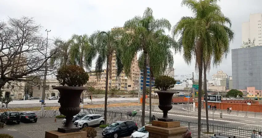 Vista livre e icônica, com 106m, em frente ao metrô da luz, sensacional.