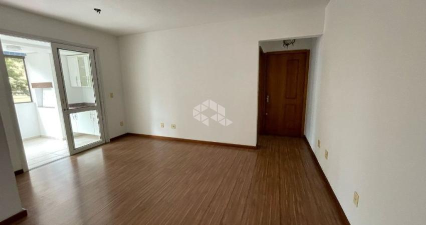 Apartamento de 3 dormitórios com suíte sacada e churrasqueira, na Tristeza.