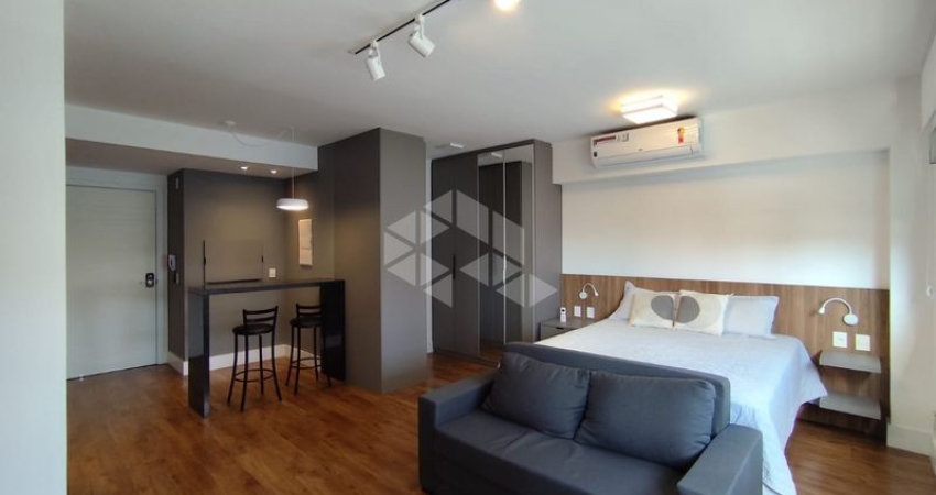 Perfeito loft que une estilo de vida e funcionalidade neste aconchegante, localizado no moderno condomínio Hom Nilo, em Porto Alegre.