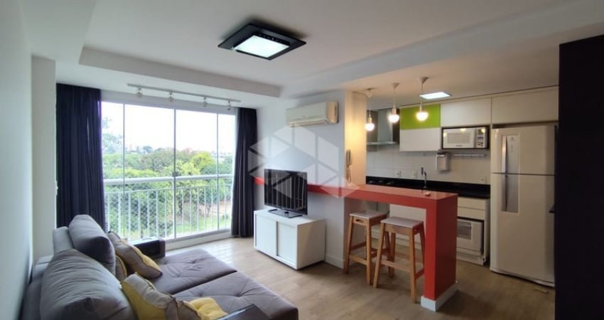 Excelente apartamento de 83m² privativos, totalmente mobiliado, com 03 dormitórios
