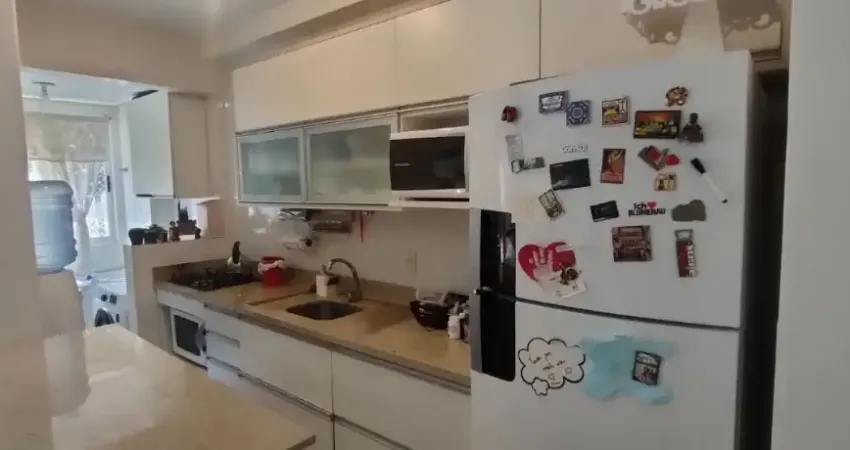 Apartamento com 2 quartos sendo um suíte no bairro itacorubi.