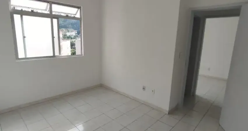 Apartamento com 2 quartos, sala com sacada na carvoeira,floripa