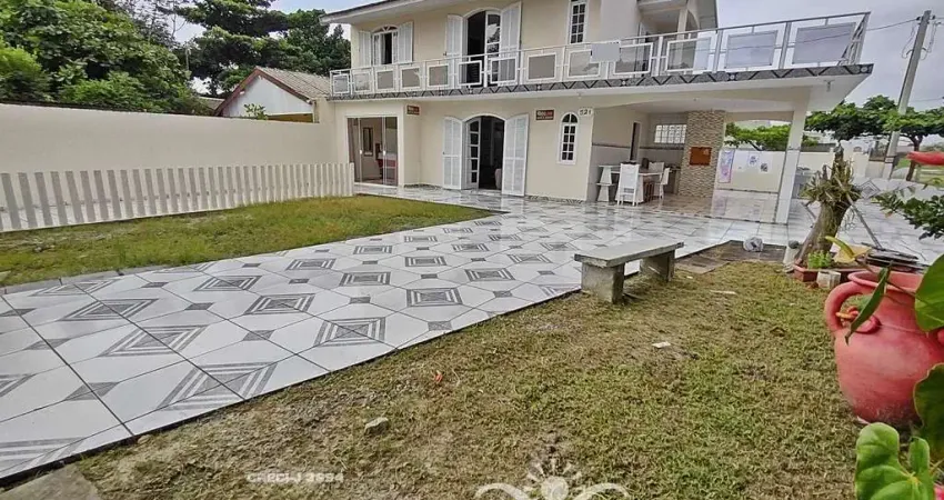 SOBRADO DE ESQUINA NO BALNEÁRIO CARMERY EM PONTAL DO PARANÁ - PR