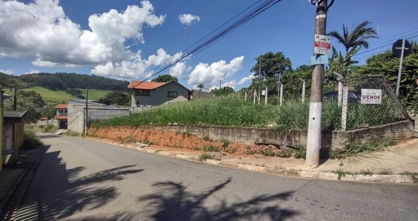 Lindo terreno com pequeno declive e linda vista a venda em loteamento fechado de Atibaia