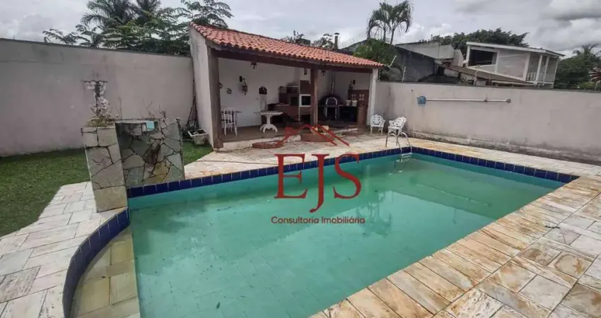 Linda casa térrea com piscina e área gourmet para locação em Atibaia