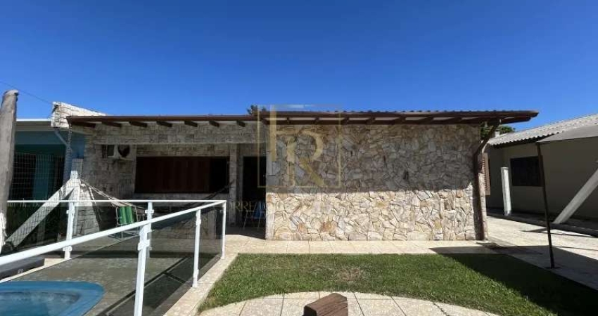 CASA COM 03 DORMITORIOS PROXIMO AO CENTRO DE TRAMANDAÍ
