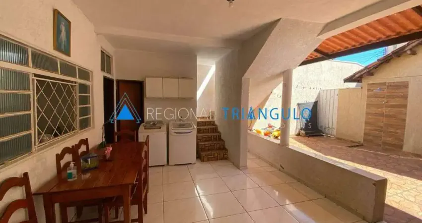 Casa com 8 quartos à venda no Parque dos Buritis, Uberaba 