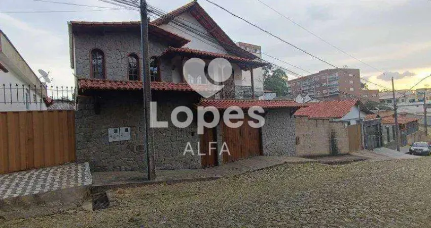Casa aconchegante com escritório, três dormitórios, banheira e closet no bairro Boa Vista