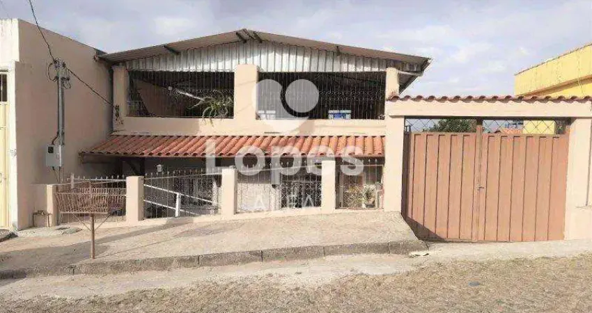 Casa Acolhedora com 3 Dormitórios, Um Suíte, Varanda, Quintal e Terraço no bairro São Pedro em Barbacena MG